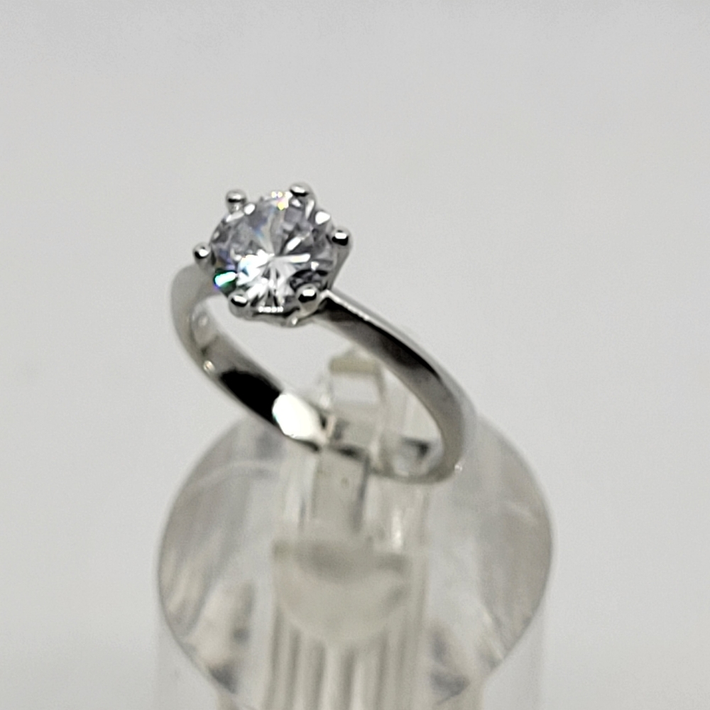NWT 18k 1.5CT Solitaire Genuine AAA CZ stone w authentication card